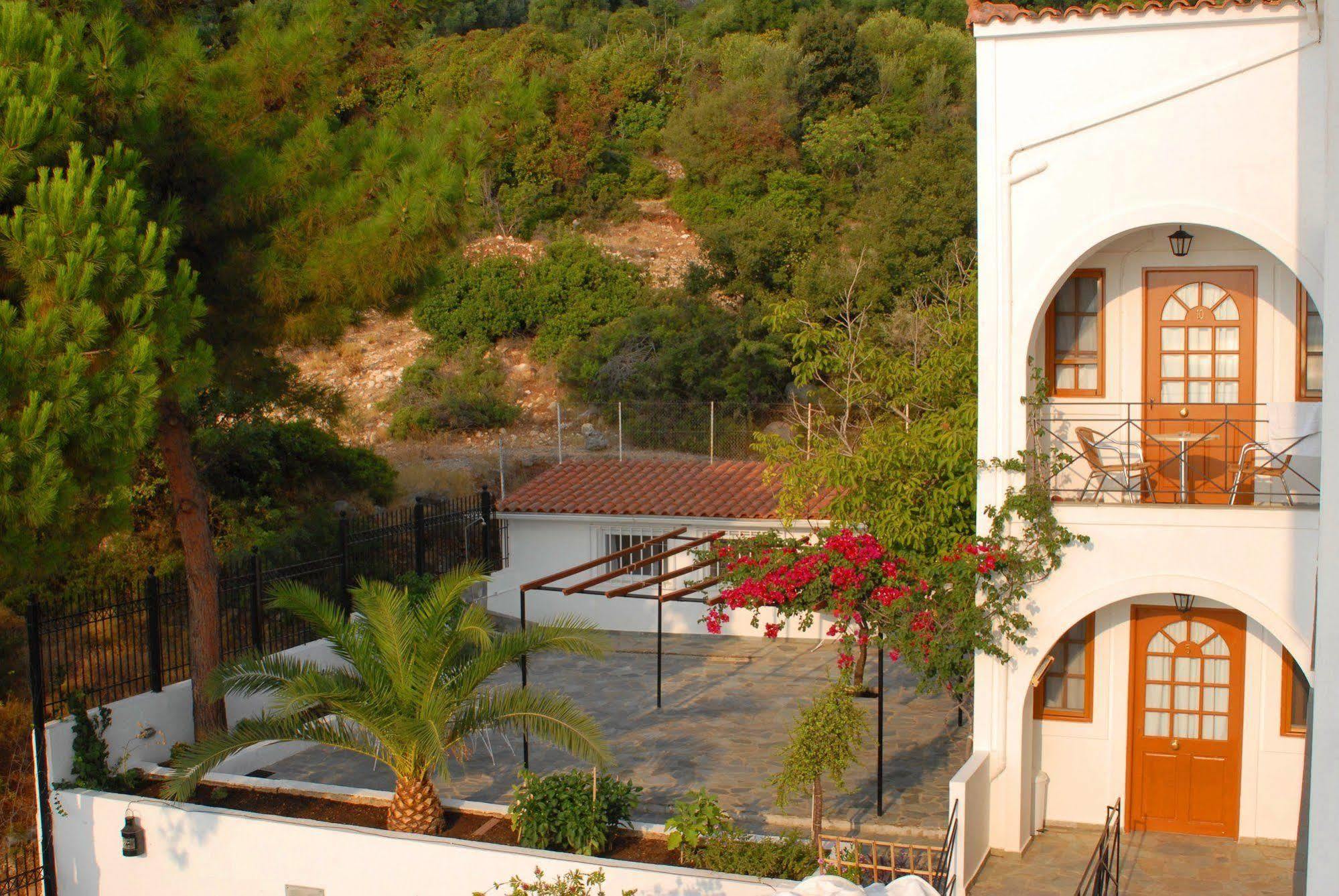 Travlos Studios Eleios-Pronnoi Exterior foto